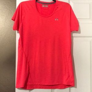 UNDERARMOUR SIZE L RED SHIRT